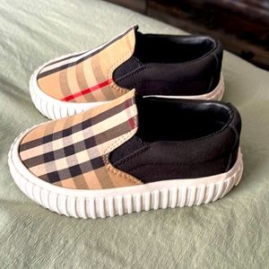 Toddler Burberry Slip on size 23 US size 7.5 like new